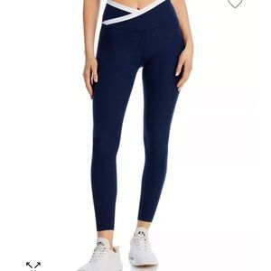 SOLD OUT STYLE Navy Blue Leggings with V-Shape Waistband and Stretchy Fit